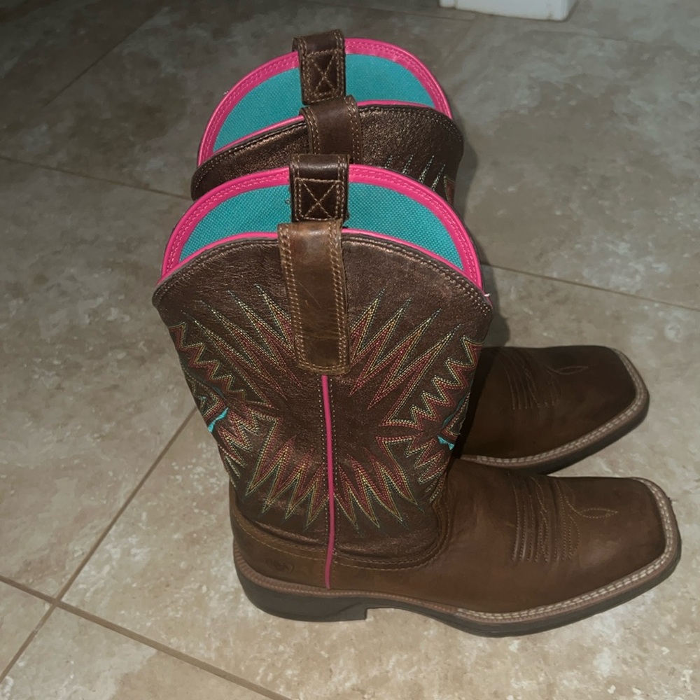 ARIAT Women’s Boots   Size7.5B                        Color: brown & pink